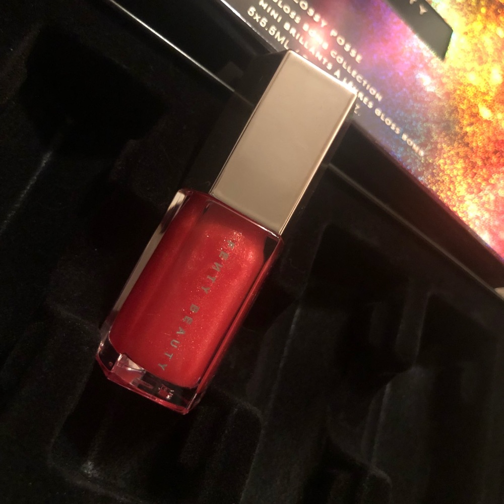 2/25 Fenty Beauty mini Gloss Bomb